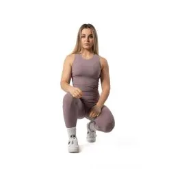 AESTHETIC WOLF Camiseta Canalada V2 Con Cuello Alto Fitness Negra -Running comercio camiseta canalada v2 con cuello alto fitness plum roja