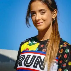 CAMISETA DE RUNNING #PLANETAS Para MUJER - KAMUABU Color AMARILLO/NEGRO 110grs -Running comercio camiseta de running planetas para mujer kamuabu color amarillonegro 110grs 3