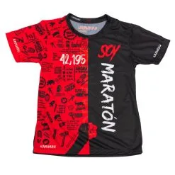 CAMISETA DE RUNNING #SOYMARATON Para HOMBRE - KAMUABU Color ROJO/NEGRO 110grs