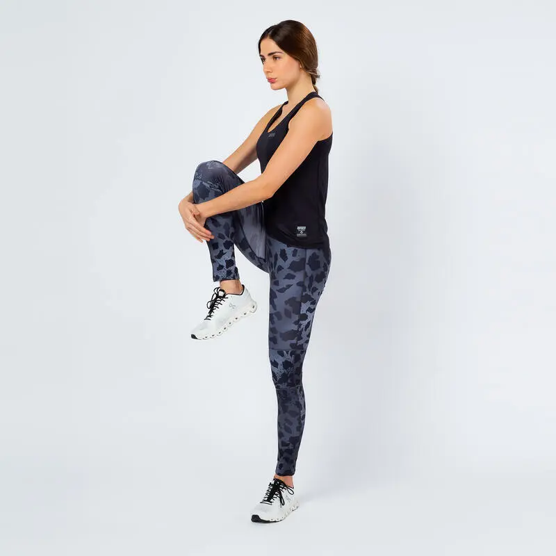 THE RUNNING REPUBLIC Camiseta Sin Mangas Para Running De Poliéster Reciclado Mujer TRR Negra 6 THE RUNNING REPUBLIC Camiseta Sin Mangas Para Running De Poliéster Reciclado Mujer TRR Negra - Imagen 4